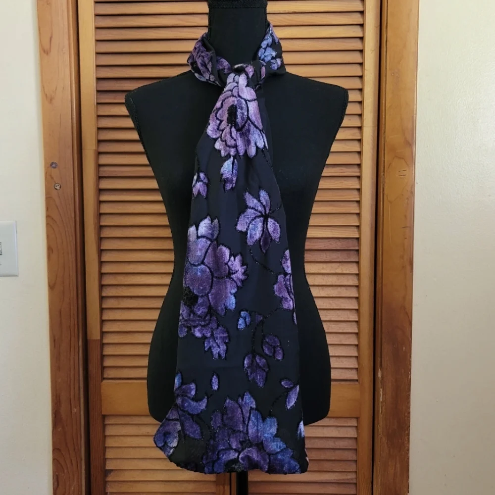 NWT Avenue Vintage Floral Sheer Scarf - Picture 2 of 4